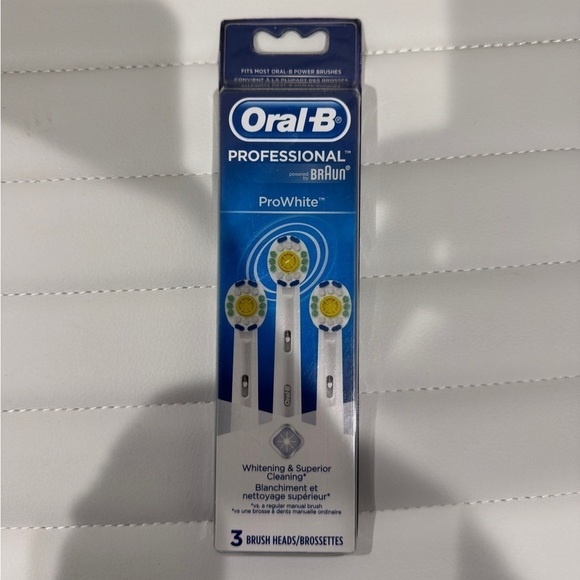 Oral-B Professional ProWhite Toothbrush Heads - Picture 1 of 2